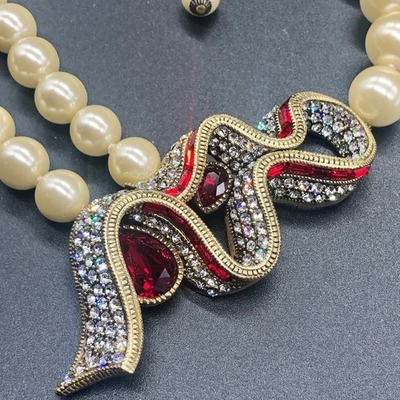 Heidi Daus 🆕 “Sweeter Than Candy”Swarovski Crystals Necklace & cream beads